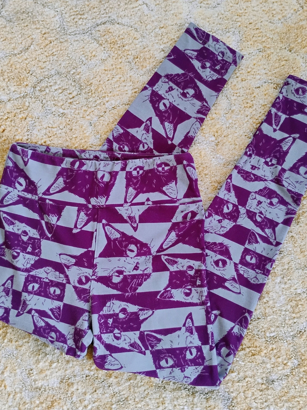 *EUC* LULAROE CAT GRAY PURPLE LEGGINGS women's one size
